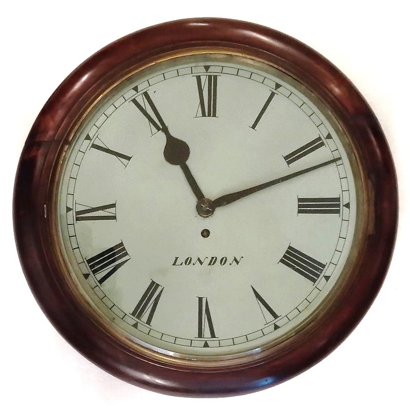 Grote pubclock met snek uurwerk